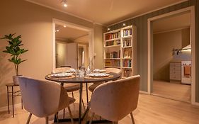 Cozy And Spacious Apartment In City Centre
