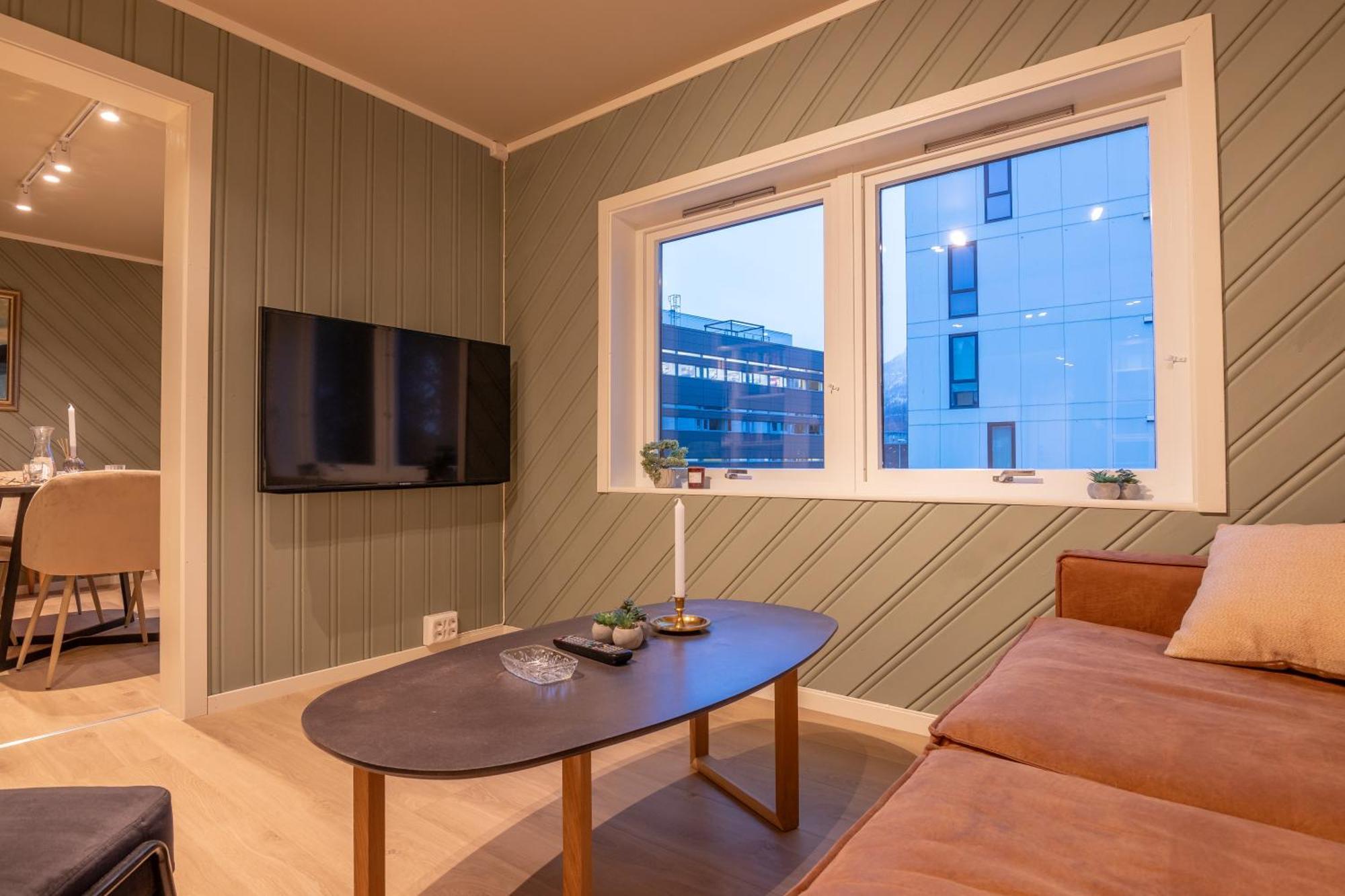 Cozy And Spacious Apartment In City Centre Tromso Exterior photo